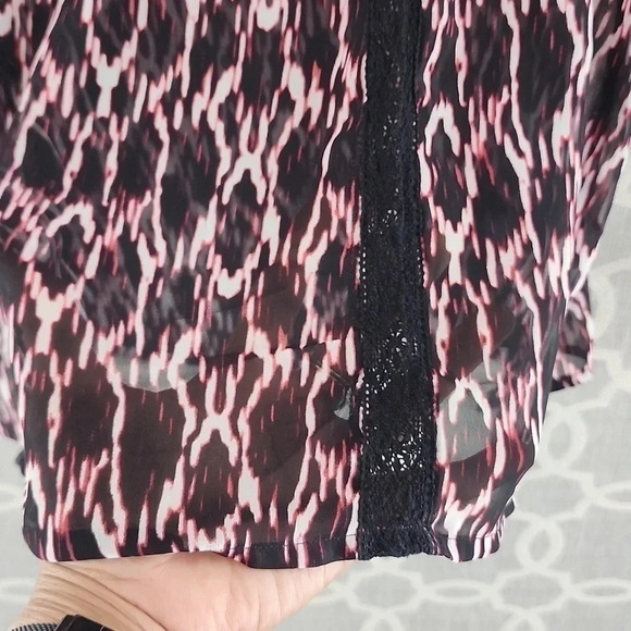 Express Pattern 3/4 Sleeve Keyhole Blouse SP - Picture 7 of 10